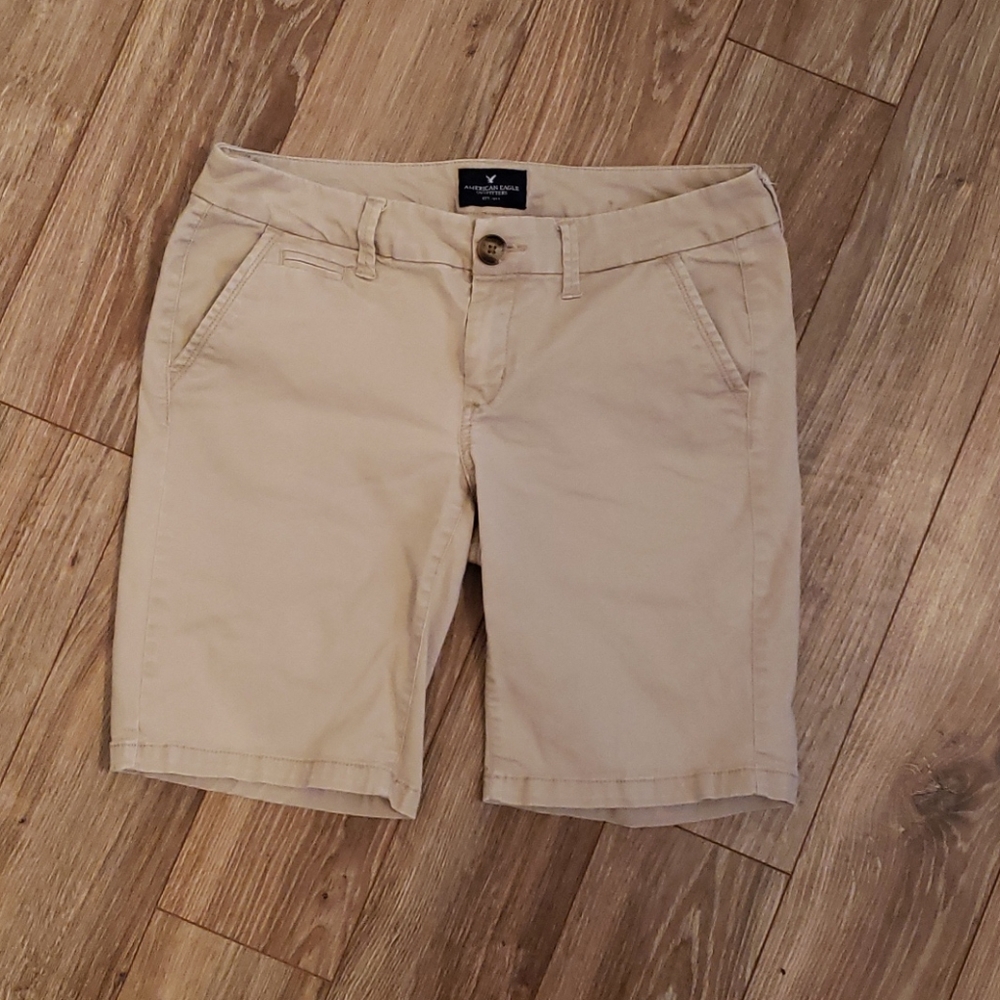 American eagle Bermuda khaki shorts